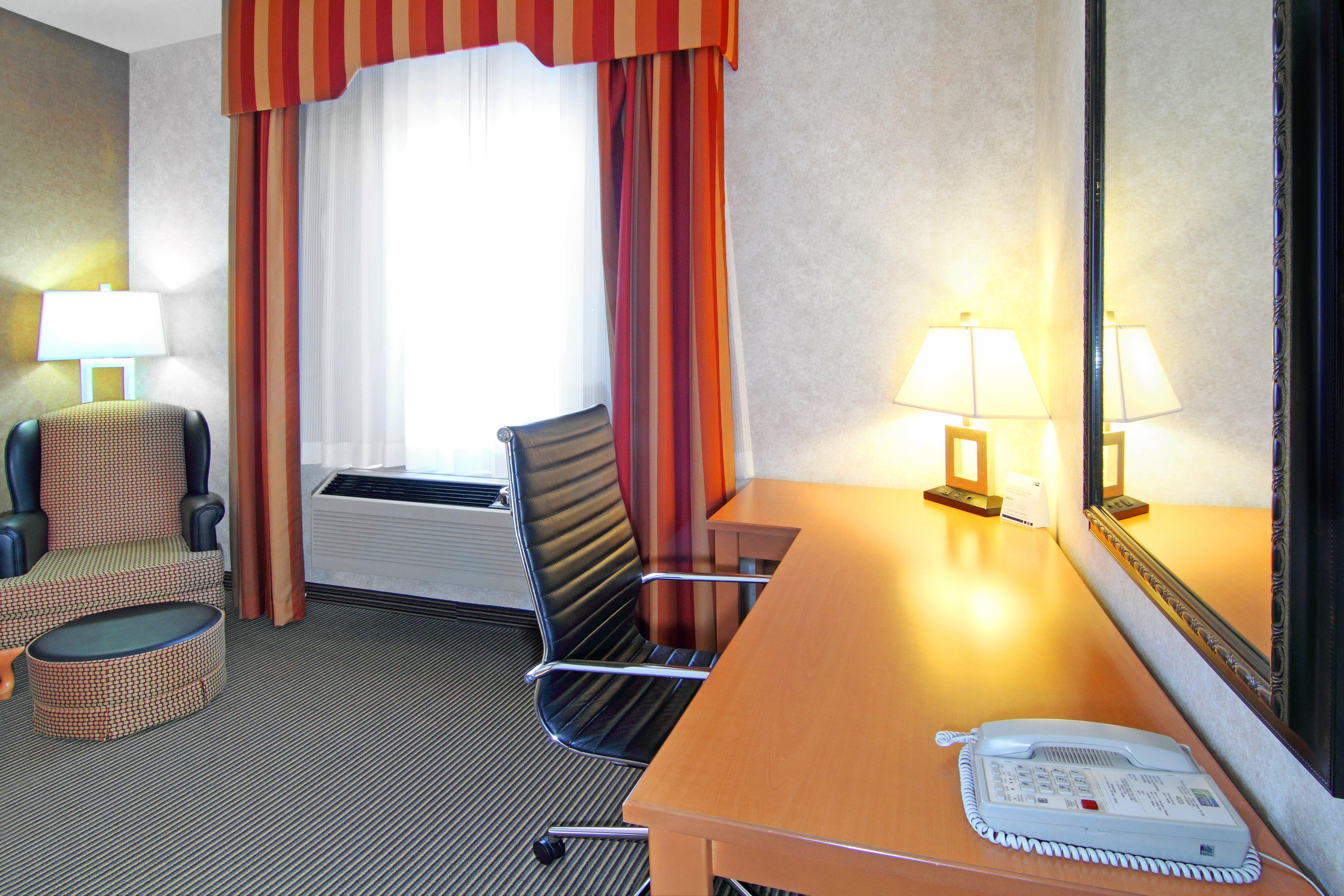 Hotel Express & S-macleod Trail S Calgary