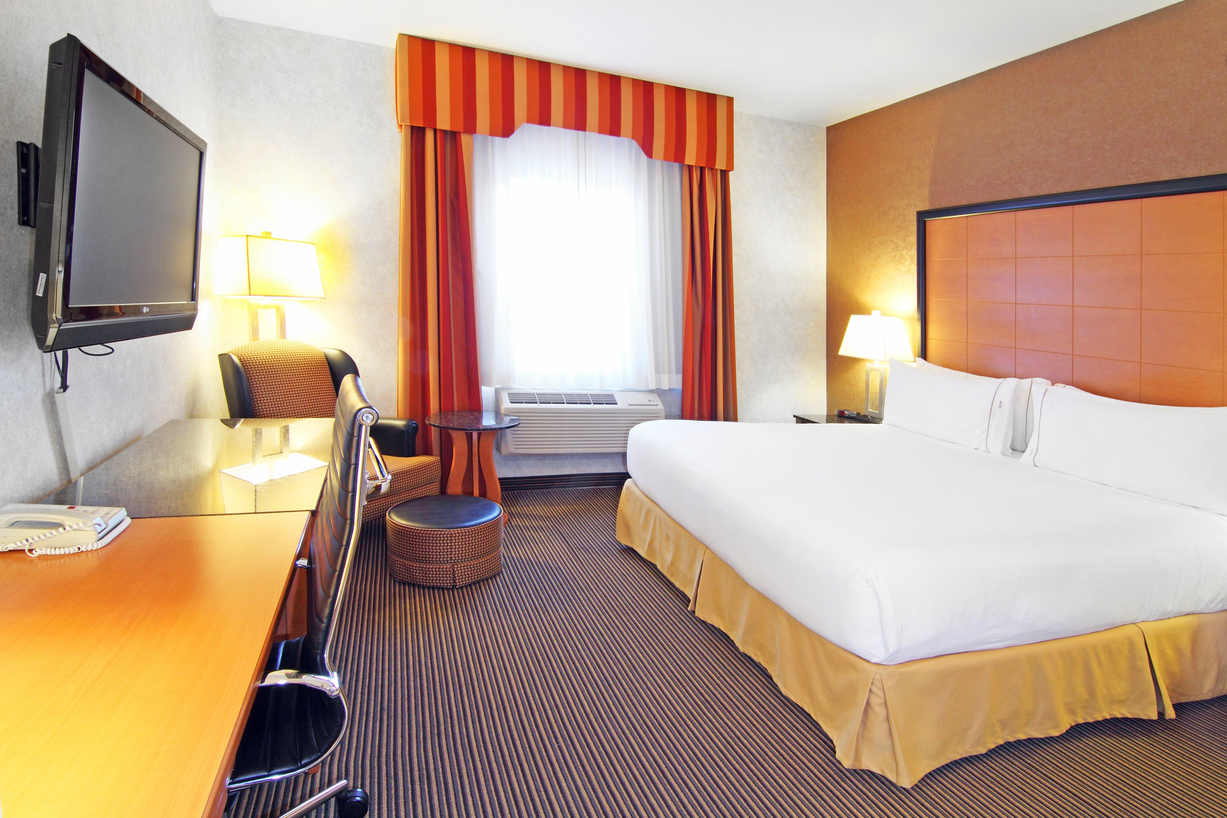 Hotel Express & S-macleod Trail S 2*